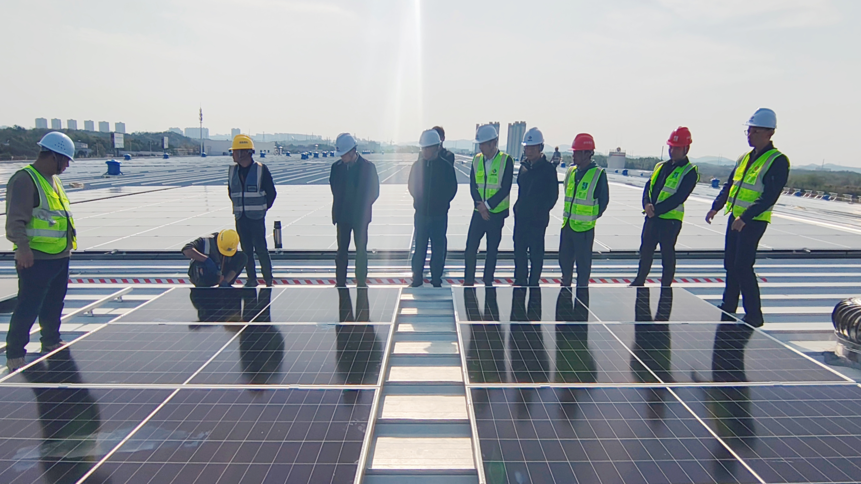 刘志刚一行督导光伏项目建设